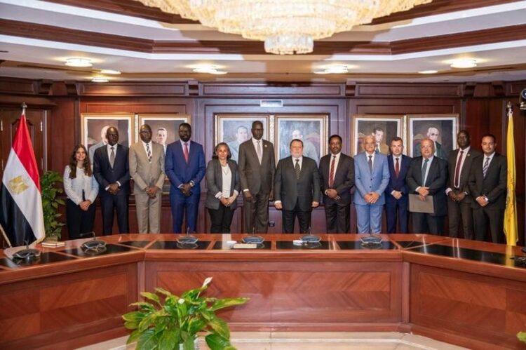 السيد حسن عبد الله يستقبل وفدًا من البنك المركزي لجنوب السودان 1 السيد حسن عبد الله يستقبل وفدًا من البنك المركزي لجنوب السودان