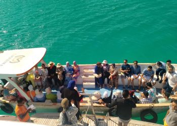 الشباب والرياضة تنظم رحلة إعرف بلدك للغردقة بمشاركة 100 شاب وفتاةالشباب والرياضة تنفذ فعاليات الفوج السابع من رحلات إعرف بلدك إلى مدينة الغردقة نفذت وزارة الشباب والرياضة - الإدارة المركزية لتنمية الشباب ، الإدارة العامة للبرامج الثقافية والفنية، فعاليات الفوج السابع من رحلات إعرف بلدك إلى مدينة الغردقة ،خلال الفترة من ١٢ حتى ١٦سبتمبر الجاري ، بمشاركة ١٠٠شاب وفتاة من محافظات (كفر الشيخ -البحيرة ) ، وذلك في إطار مبادرة صيف شبابنا. تضمن البرنامج زيارة عدد من الأماكن السياحية بمدينة الغردقة ، والممشى السياحي ومعهد الأحياء المائية ودخول الشواطئ بالإضافة لتنفيذ أنشطة فنية ورياضية وبرامج توعوية للمشاركين.