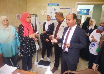 وكيل الوزارة يؤكد علي ضرورة تفعيل عملية الإحالة للمستشفيات المتخصصة