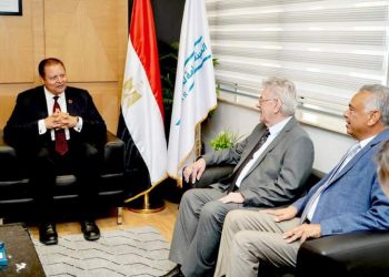 رئيس هيئة الاعتماد والرقابة الصحية يبحث ترتيبات البرامج التدريبية الدولية