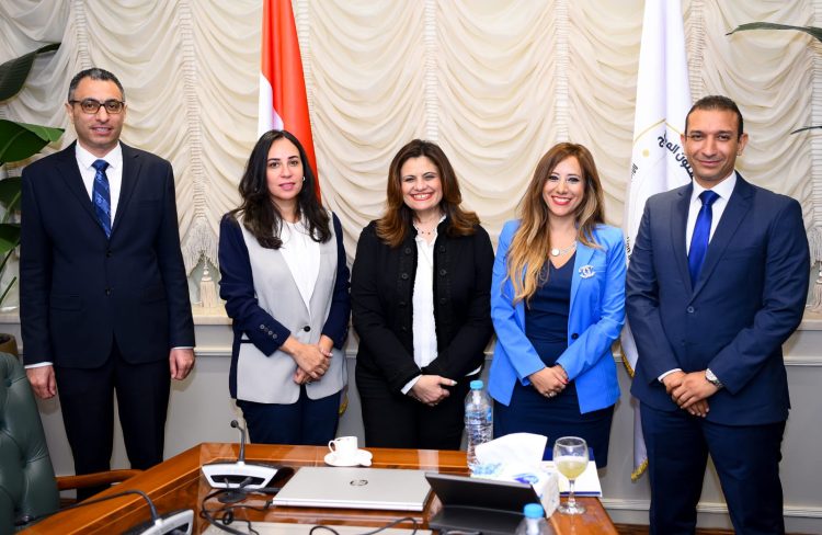 وزيرة الهجرة تبحث التعاون المشترك مع شركة "ابدأ" لتأهيل الشباب لسوق العمل 1 وزيرة الهجرة تبحث التعاون المشترك مع شركة “ابدأ” لتأهيل الشباب لسوق العمل