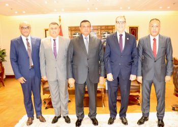 *وزير التنمية المحلية يستقبل رئيس هيئة النيابة الإدارية لبحث مجالات التعاون المشترك بين الجانبين