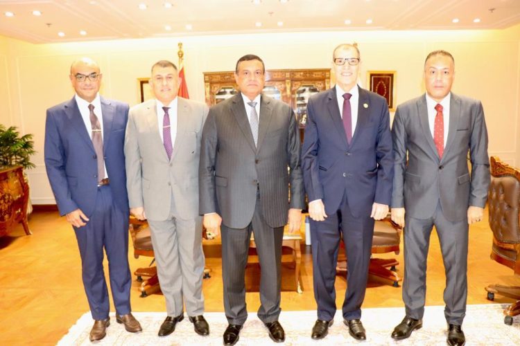 *وزير التنمية المحلية يستقبل رئيس هيئة النيابة الإدارية لبحث مجالات التعاون المشترك بين الجانبين