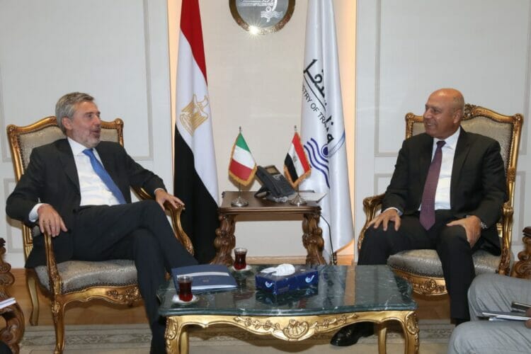 وزير النقل يبحث مع السفير الإيطالي مستجدات مشروعات النقل البحري والنقل الذكي