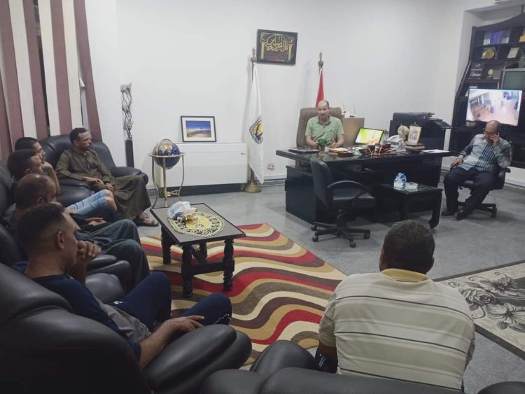 رئيس مدينة دهب يشدد على الالتزام بالغرض الأساسي للتخصيص وتركيب مطبات لمنع السير عكس الاتجاه