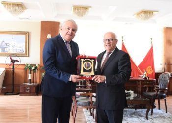 محافظ بورسعيد يستقبل سفير جمهورية البيرو بمصر  لبحث سبل التعاون