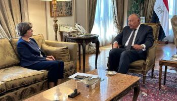 شكري يستقبل وزيرة خارجية فرنسا في مقر الوزارة.. ومؤتمر صحفى بعد قليل