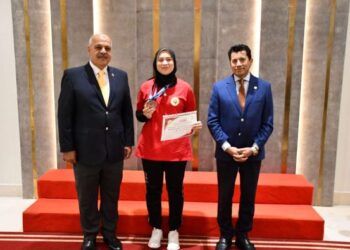 بعد حجز احد عشر مقعدا بالاولمبيا وزير الرياضة يكرم لاعبي المنتخب الوطني للرماية