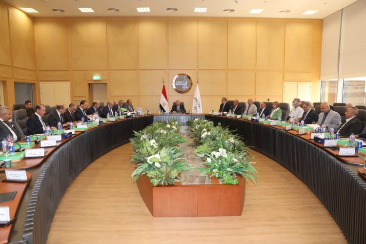 وزير النقل يترأس اجتماع الجمعية العامة  للشركة القابضة لمشروعات الطرق والكباري والنقل البري 1 وزير النقل يترأس اجتماع الجمعية العامة  للشركة القابضة لمشروعات الطرق والكباري والنقل البري