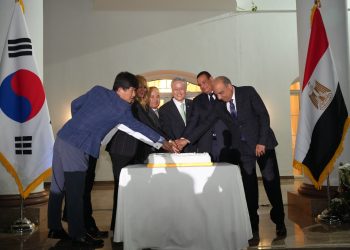 السفير كيم يونج هيون يرحب بالمصريين في البيت الأبيض في المعادي احتفالا بعيد كوريا