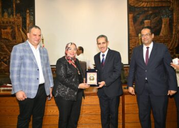 محافظ الغربية يكرم 19 طالب لفوزهم ببطولة الجمهورية الأولى لشطرنج المدارس