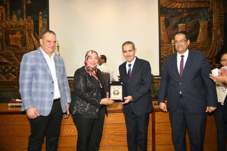 محافظ الغربية يكرم 19 طالب لفوزهم ببطولة الجمهورية الأولى لشطرنج المدارس 1 محافظ الغربية يكرم 19 طالب لفوزهم ببطولة الجمهورية الأولى لشطرنج المدارس