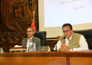 وزير الصحة ومحافظ الغربية يعقدان مؤتمرا صحفيا بمقر ديوان عام المحافظة