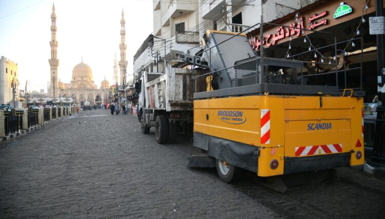 محافظ الغربية: يتابع أعمال النظافة ورفع الإشغالات بطنطا بعد انتهاء مولد السيد البدوي 1 محافظ الغربية: يتابع أعمال النظافة ورفع الإشغالات بطنطا بعد انتهاء مولد السيد البدوي