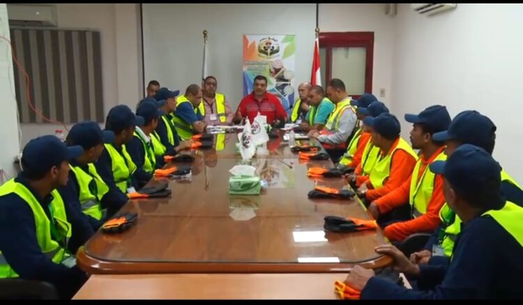 تدعيم منظومة النظافة بعدد 12 سيارة نقل كبيرة بقيمة 65 مليون لزيادة معدل نقل المخلفات يوميًا 1 تدعيم منظومة النظافة بعدد 12 سيارة نقل كبيرة بقيمة 65 مليون لزيادة معدل نقل المخلفات يوميًا