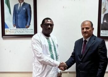 سفير سيراليون في لقائه مع رئيس اتحاد الإعلاميين الافريقي الآسيوي فخامة الرئيس مهتم بتنمية مهارات الشباب