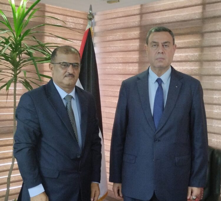 السفير الفلسطيني والخالد يتمسكان بالأمل في نصره قوية بصمود شعب فلسطين وتكاتف كل العرب .