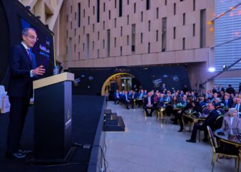 وزير الاتصالات يشهد توقيع مذكرة تفاهم بين وزارة الاتصالات وشركة IBM.