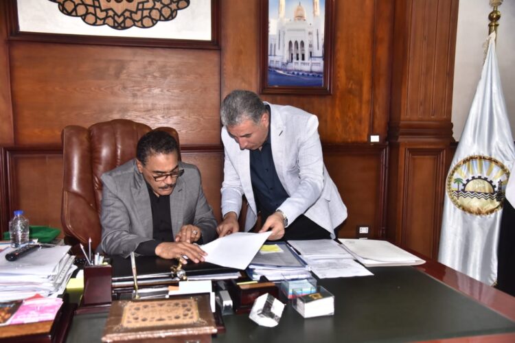 محافظ مطروح يحيل واقعة تعرض سيدة لنزيف وغيبوية بعد الولادة إلي النيابة العامة .