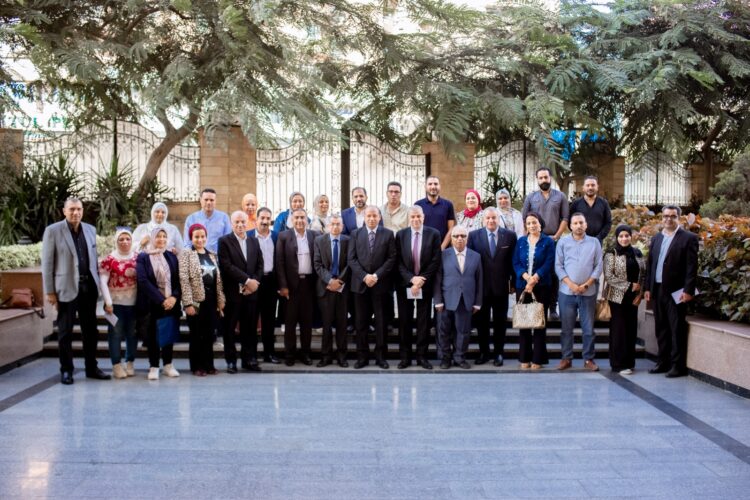 رئيس جامعة المنصورة يلتقى الصحفيين وممثلى المواقع الإخبارية بالدقهلية. 1 رئيس جامعة المنصورة يلتقى الصحفيين وممثلى المواقع الإخبارية بالدقهلية.