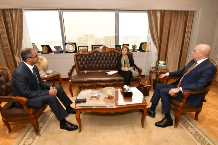 وزير الإسكان يبحث مع نائبة رئيس بنك الاستثمار الأوروبي موقف تنفيذ المشروعات المشتركة.. وسبل تعزيز التعاون مستقبلاً.