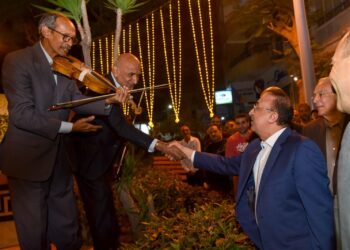 محافظ الإسكندرية يفتتح ميدان الموسيقى ويتفقد أعمال تطوير ورفع كفاءة ميدان وحديقة ألنبي بنطاق حي شرق.