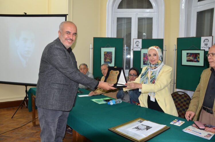 عائلة مصطفى محمود تُكرم ناتاشا كوكش. 1 عائلة مصطفى محمود تُكرم ناتاشا كوكش.