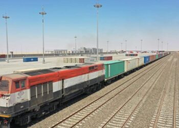 الموانىء البرية والجافة: دور هام لميناء أكتوبر الجاف في حركة الواردات والصادرات القادمة.