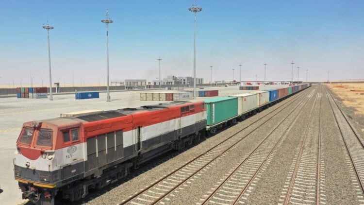 الموانىء البرية والجافة: دور هام لميناء أكتوبر الجاف في حركة الواردات والصادرات القادمة. 1 الموانىء البرية والجافة: دور هام لميناء أكتوبر الجاف في حركة الواردات والصادرات القادمة.