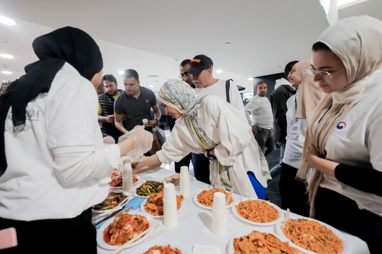 المركز الثقافي الكوري يحتفل بيوم الكيمتشي في الإسكندرية. 1 المركز الثقافي الكوري يحتفل بيوم الكيمتشي في الإسكندرية.