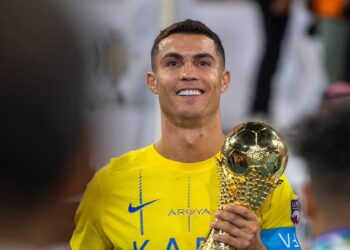 رونالدو يحطم أرقام قياسية جديدة ليصبح الأكثر تسجيلا للأهداف في 2023 .