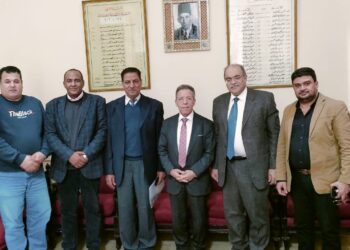 محافظ مطروح يتابع نتائج لقاء وفد الأطباء بمطروح