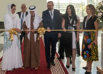 الشيخ نهيان بن مبارك آل نهيان يفتتح النسخة الثلاثين من معرض المجوهرات والساعات 2023 في أبوظبي