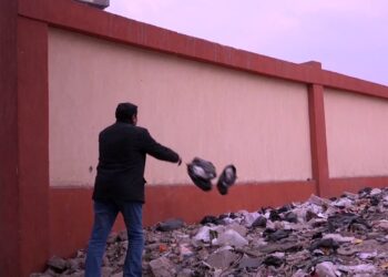 ” النقل” تواصل حملة “سلامتك تهمنا ” وتناشد المواطنين بعدم القاء المخلفات والقمامة على شريط السكك الحديدية.