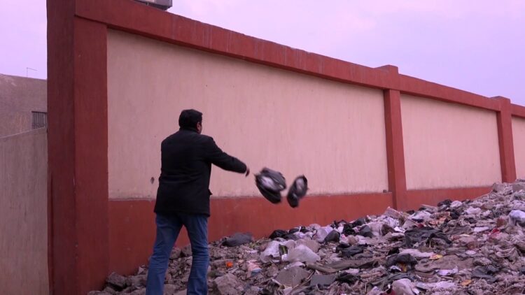 " النقل" تواصل حملة "سلامتك تهمنا " وتناشد المواطنين بعدم القاء المخلفات والقمامة على شريط السكك الحديدية. 1 ” النقل” تواصل حملة “سلامتك تهمنا ” وتناشد المواطنين بعدم القاء المخلفات والقمامة على شريط السكك الحديدية.