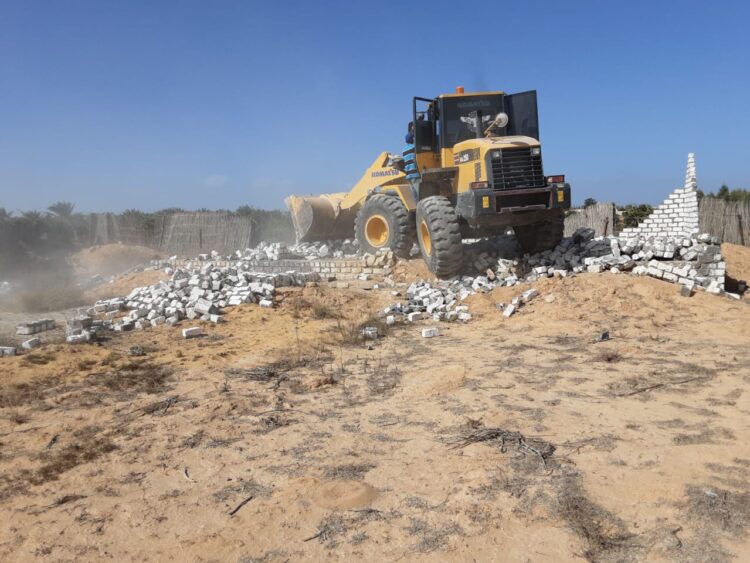 ازالة 11 حالة تعدي علي أراضي زراعية بمحافظة مطروح.