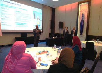 نائب وزير الإسكان يشارك في ورشة عمل نظمتها شركة “SUEZ” العالمية