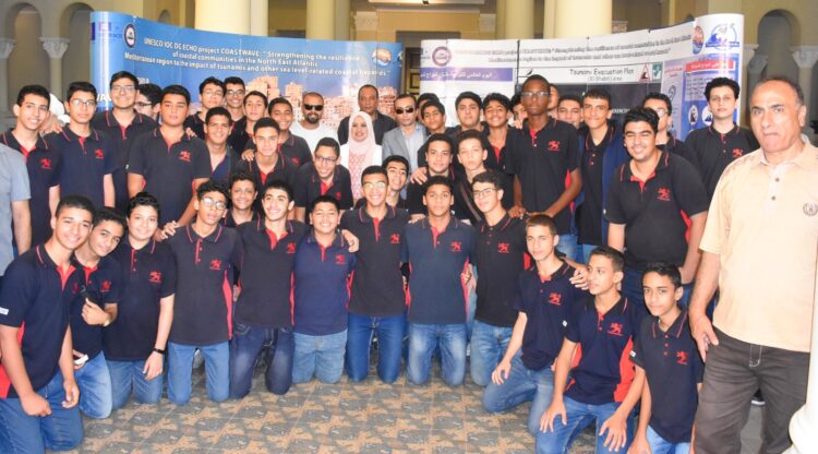 بالتعاون مع لجنة (IOC) التابعة لليونسكو والمعهد القومى لعلوم البحار والمصايد محافظة الإسكندرية تنظم برنامجا لطلاب المدارس للحد من المخاطر الطبيعية.