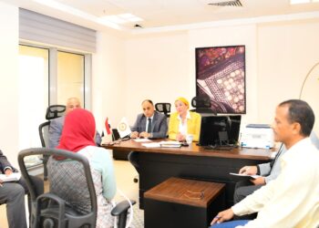 وزيرة البيئة تجرى عدداً من المقابلات الشخصية لمتقدمى شغل وظيفة مراقب بيئى بالمحميات الطبيعية.