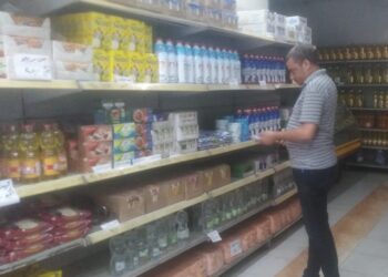 محافظ الإسكندرية يشدد على تكثيف الحملات المُكبرة على المحال والأسواق ومتابعة مبادرة خفض أسعار السلع الأساسية.