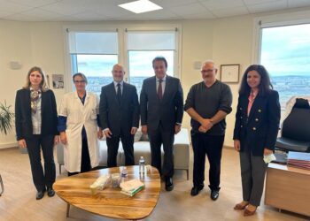 وزير الصحة يعقد اجتماعاً مع رئيس معهد «جوستاف روسي» الفرنسي لعلاج الأورام.