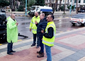 جولة تفقدية لرئيس صرف إسكندرية علي تمركزات السيارات اثناء الأمطار.