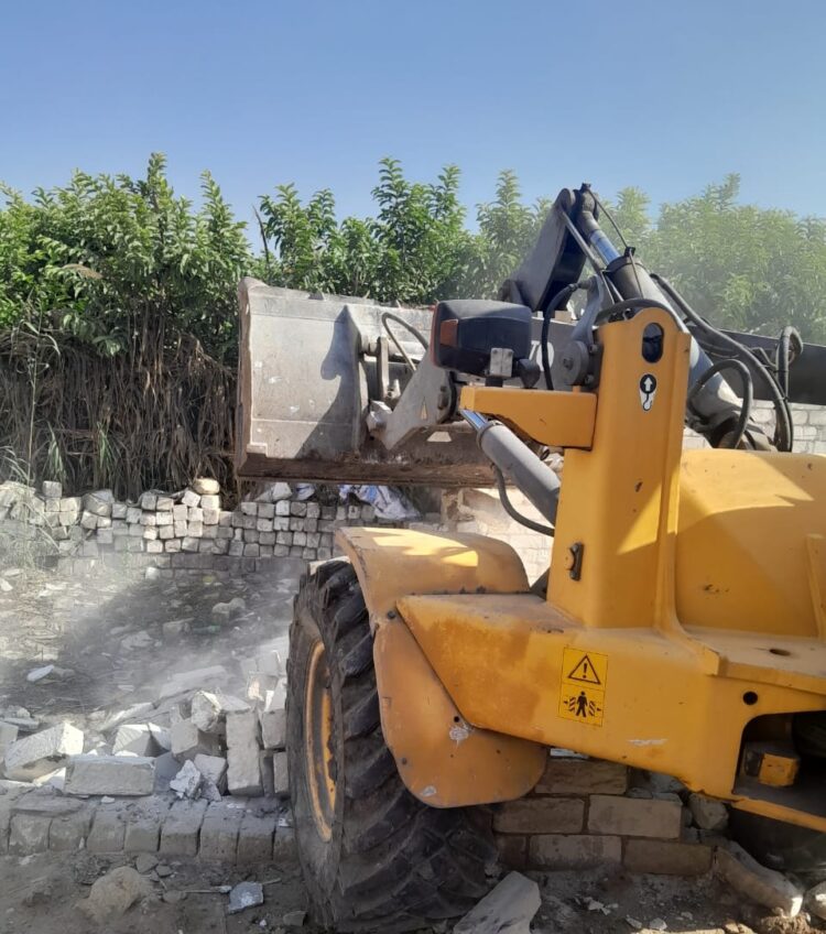 محافظ الإسكندرية يوجه بتنفيذ حملات مُكبرة لإزالة التعديات على الأراضي الزراعية. 1 محافظ الإسكندرية يوجه بتنفيذ حملات مُكبرة لإزالة التعديات على الأراضي الزراعية.