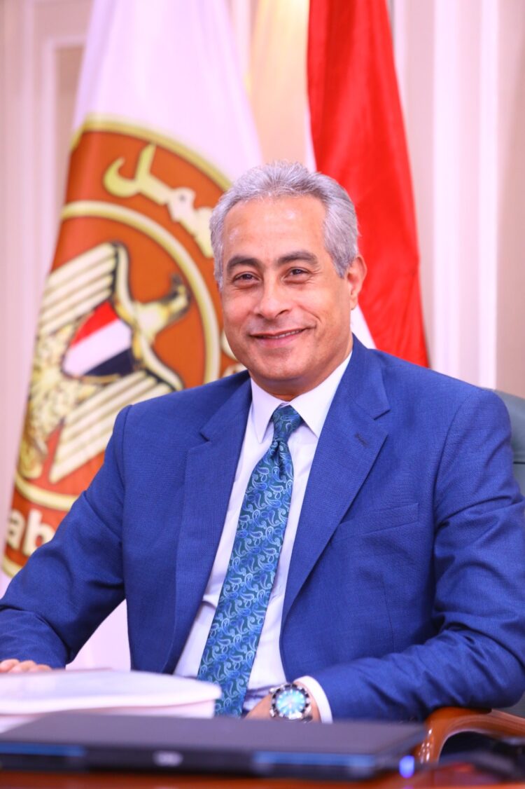 وزير العمل يوجه بسرعة إنجاز برنامج تدريب الشباب في 8 محافظات بالصعيد .