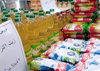 محافظ مطروح يتابع مشاركة عدداً من المحال بمدينة الضبعة في تنفيذ مبادرة الدولة لتخفيض الاسعار.