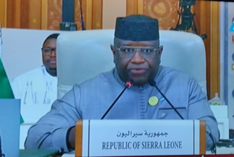 رئيس سيراليون :يجب أن نضع الحلول لنواجه هذا العنف الدائر وتيسير إمكانية وصول المساعدات الإنسانية لغزة. 1 رئيس سيراليون :يجب أن نضع الحلول لنواجه هذا العنف الدائر وتيسير إمكانية وصول المساعدات الإنسانية لغزة.