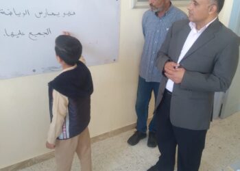 وكيل تعليم مطروح يتابع انتظام العملية التعليمية بمدرسة الكيلو ٨ للتعليم الأساسي.