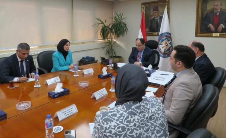 وزير المالية يلتقي سفيرة مملكة البحرين في القاهرة لتعزيز سبل التعاون المشترك. 1 وزير المالية يلتقي سفيرة مملكة البحرين في القاهرة لتعزيز سبل التعاون المشترك.