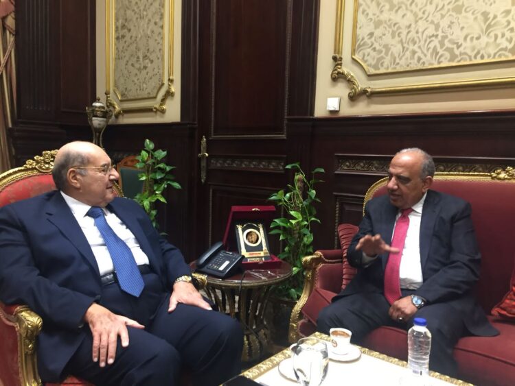 رئيس مجلس الشيوخ يستقبل وزير قطاع الأعمال العام. 1 رئيس مجلس الشيوخ يستقبل وزير قطاع الأعمال العام.