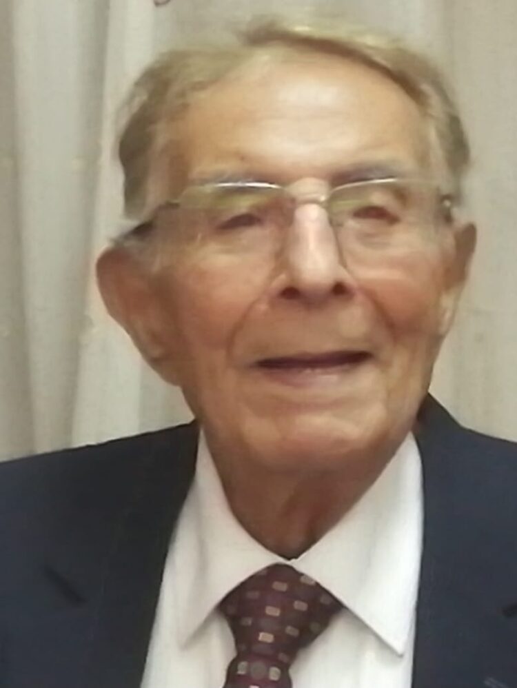 الشاذلى وزيد وجموع المعلمين ينعون رئيس نقابة المعلمين بطنطا .